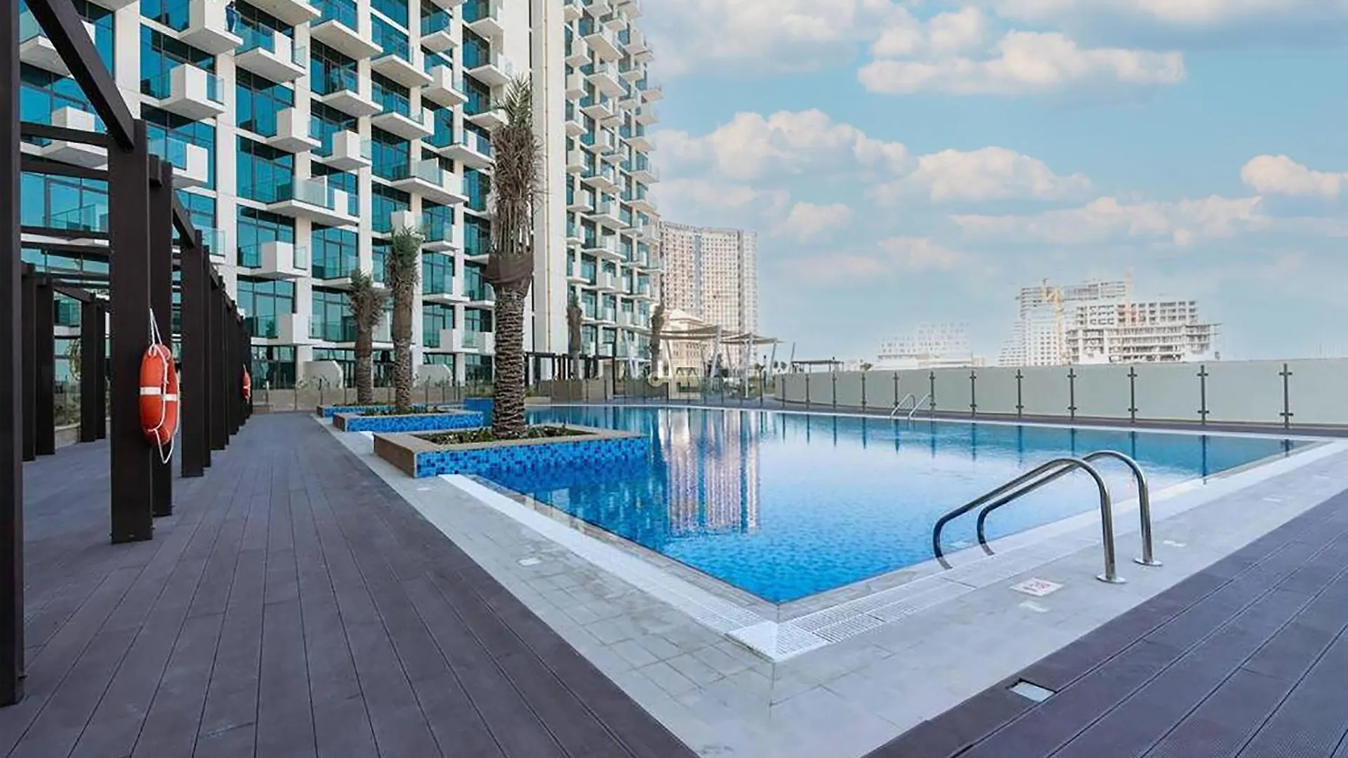 Apartment Everluxe Modern Pool View Studio In Al Jaddaf Dubai