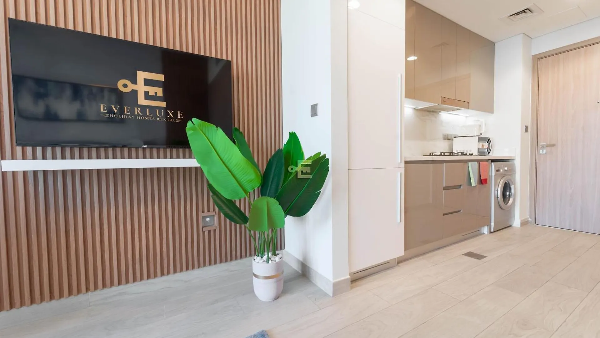 Everluxe Modern Pool View Studio In Al Jaddaf Dubai Apartment