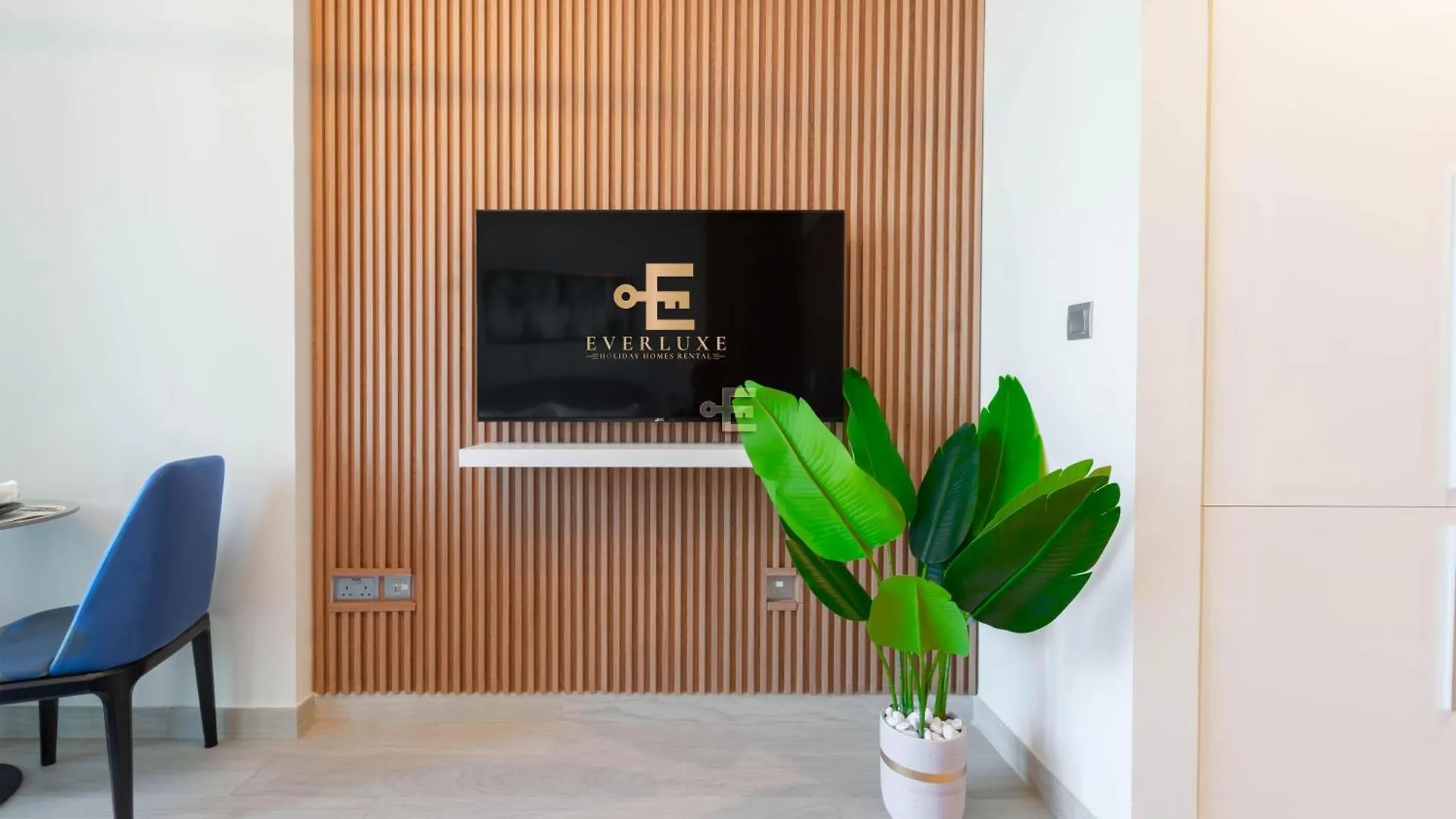 Everluxe Modern Pool View Studio In Al Jaddaf Dubai